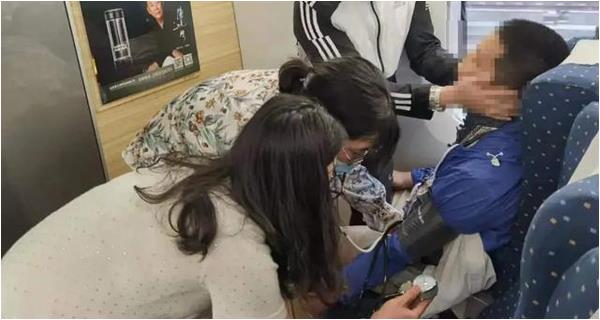 乘客高鐵上陷入昏迷，萬幸遇見了她們｜尋找最美救護(hù)員